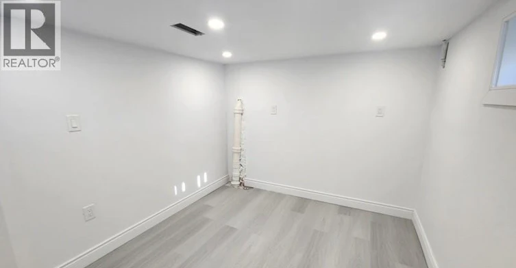 LOWER-989 Oak Avenue, Windsor, ON, N9A 5G3 - 5