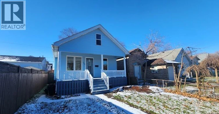 LOWER-989 Oak Avenue, Windsor, ON, N9A 5G3