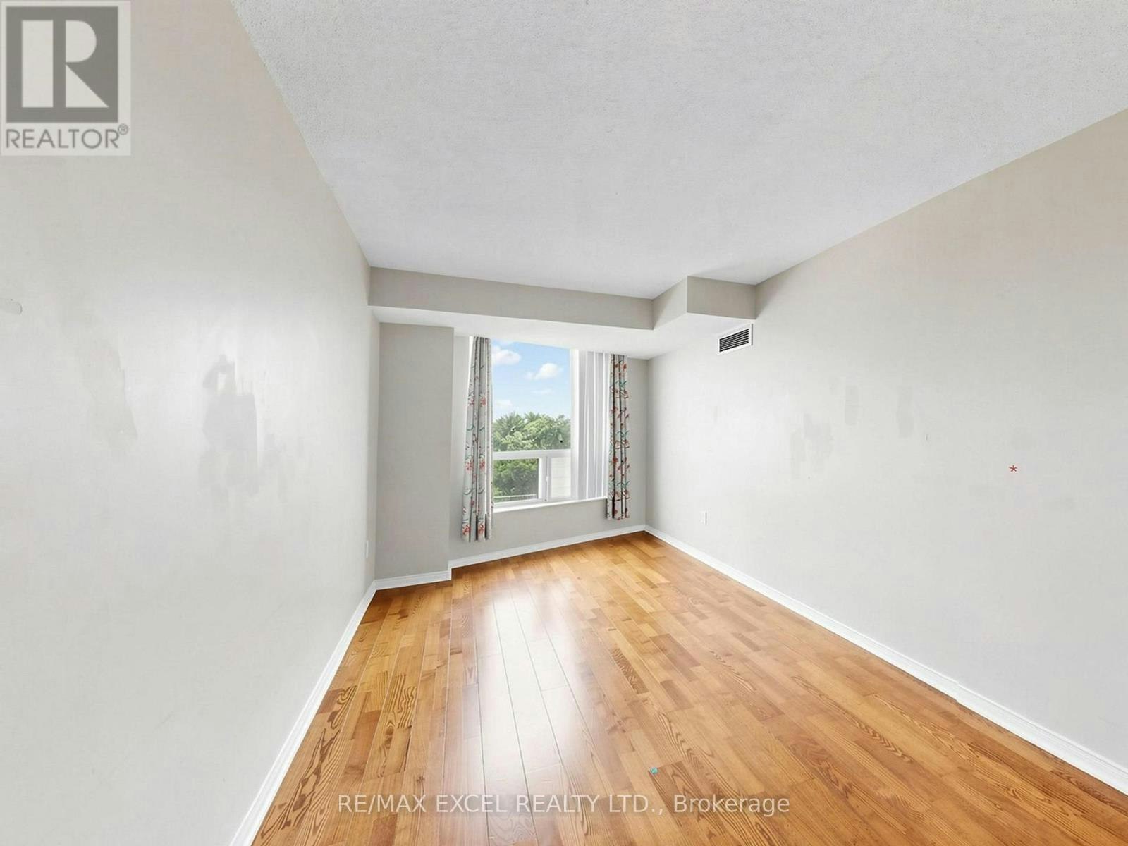 706-28 Pemberton Avenue, Toronto, ON, M2M 4L1 - 11