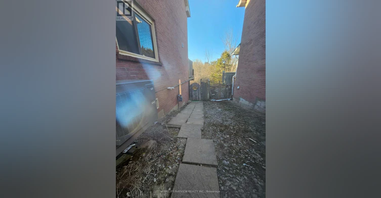 LOWER-164 Timpson Drive, Aurora, ON, L4G 5N2 - 2
