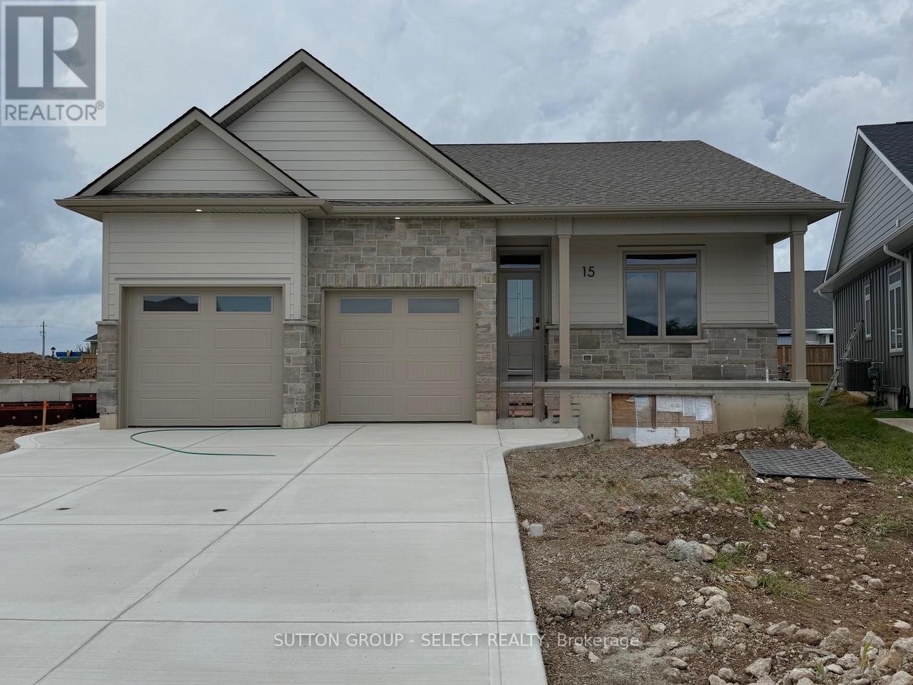 15 Lois Court, Lambton Shores, ON, N0M 1T0