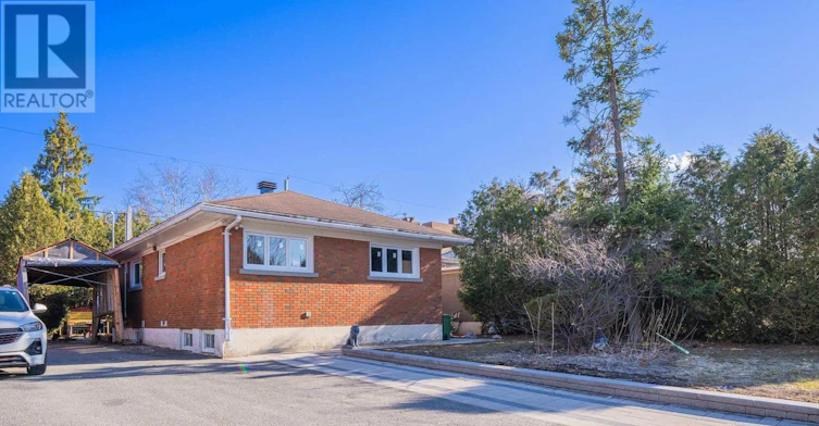 1746 B Gage Crescent, Ottawa, ON, K2C 0Z9