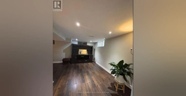 BSMT-1341 Freeport Drive, Mississauga, ON, L5C 1S5 - 4