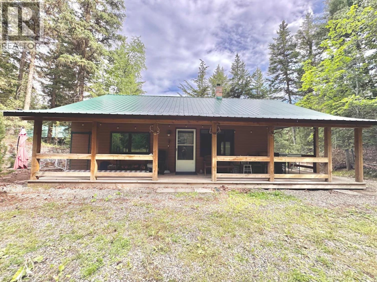 6453 Pinaus Lake Road, Falkland, BC, V0E 1W0