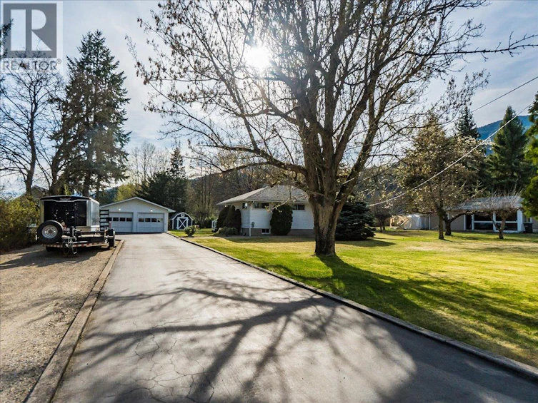 112 100th Street, Castlegar, BC, V1N 3C5 - 3