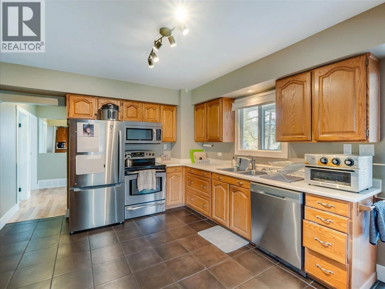 112 100th Street, Castlegar, BC, V1N 3C5 - 11