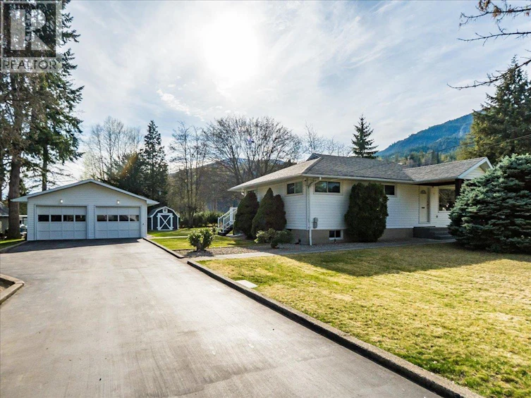 112 100th Street, Castlegar, BC, V1N 3C5