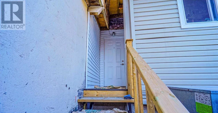 UPPER-843 Danforth Avenue, Toronto, ON, M4J 1L2 - 25
