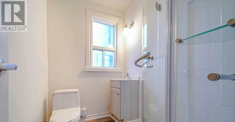 UPPER-843 Danforth Avenue, Toronto, ON, M4J 1L2 - 15