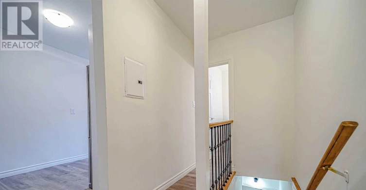 UPPER-843 Danforth Avenue, Toronto, ON, M4J 1L2 - 14
