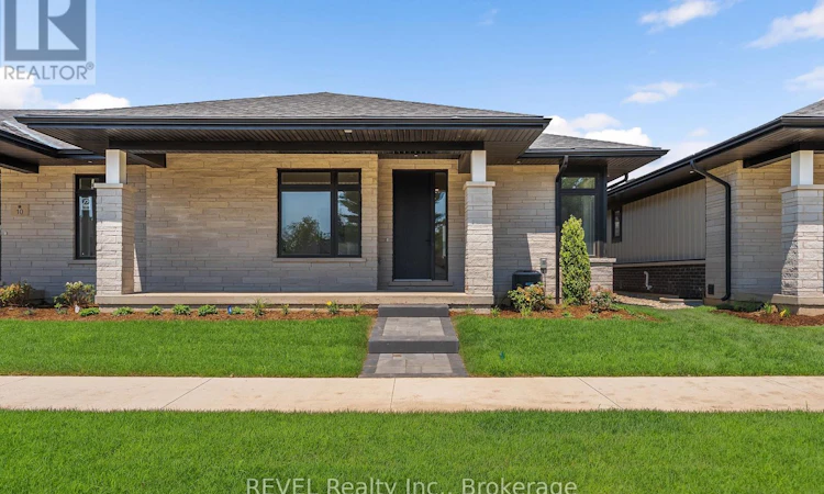 8 Accursi Crescent