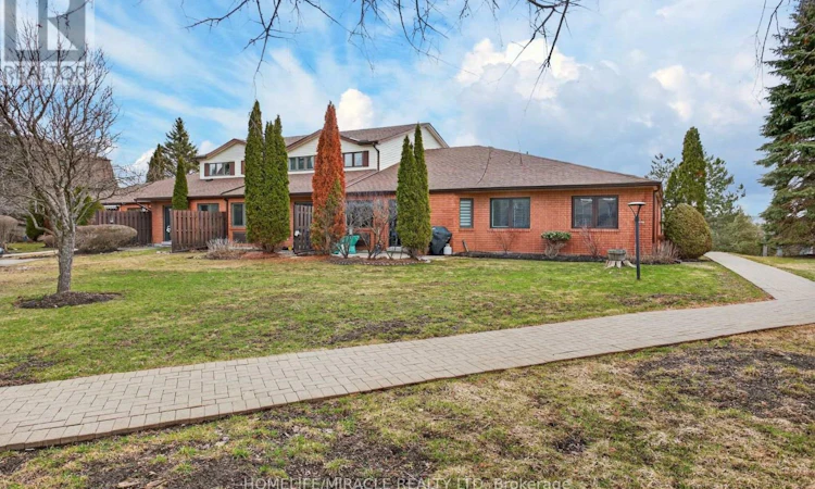 32-36 Champlain Crescent