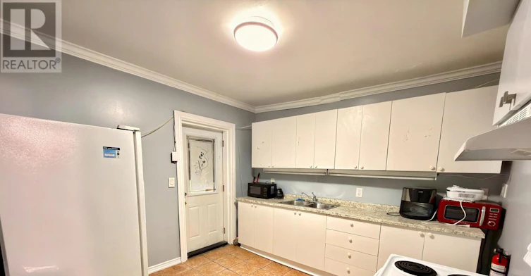 2ND FLOOR-108 Cumberland Avenue, Hamilton, ON, L8M 1Z3 - 3