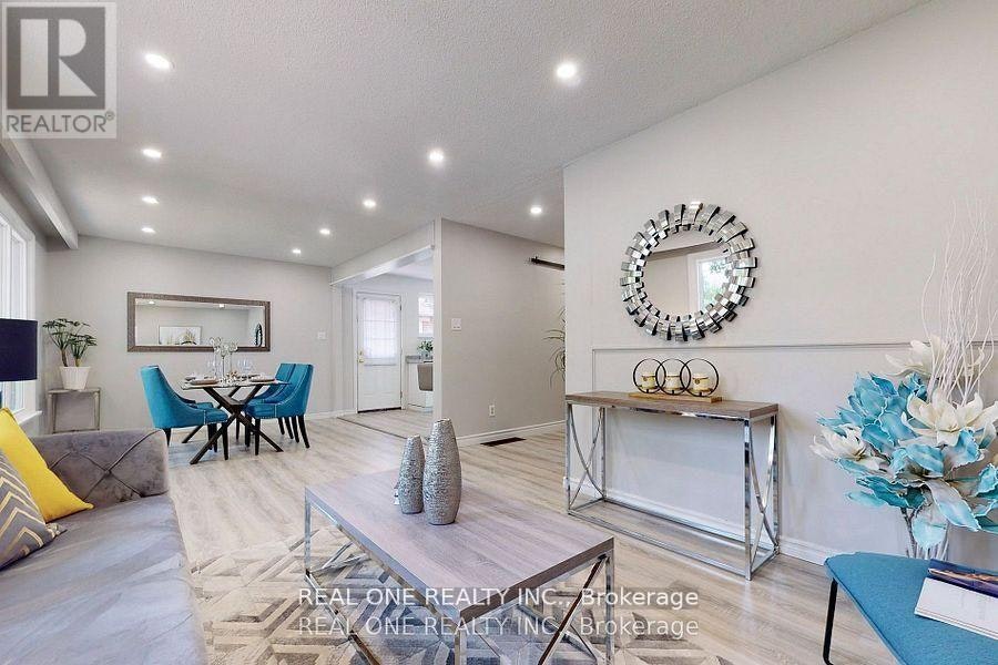 105 Main ) Aurora Heights Drive, Aurora, ON, L4G 2X1 - 4