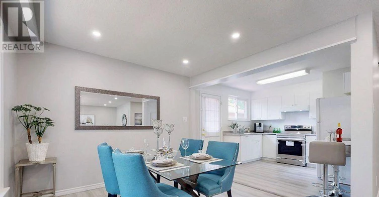 105 Main ) Aurora Heights Drive, Aurora, ON, L4G 2X1 - 6