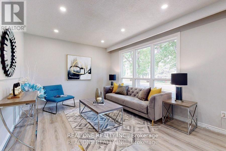 105 Main ) Aurora Heights Drive, Aurora, ON, L4G 2X1 - 2