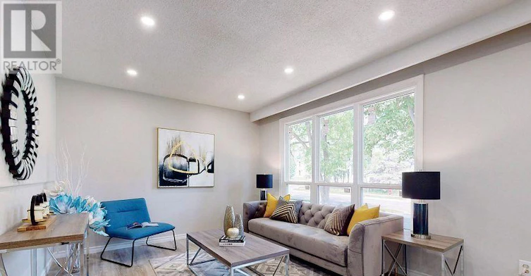 105 Main ) Aurora Heights Drive, Aurora, ON, L4G 2X1 - 2