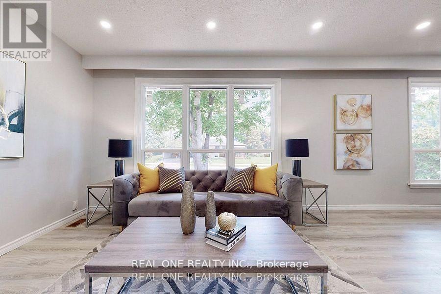 105 Main ) Aurora Heights Drive, Aurora, ON, L4G 2X1 - 3