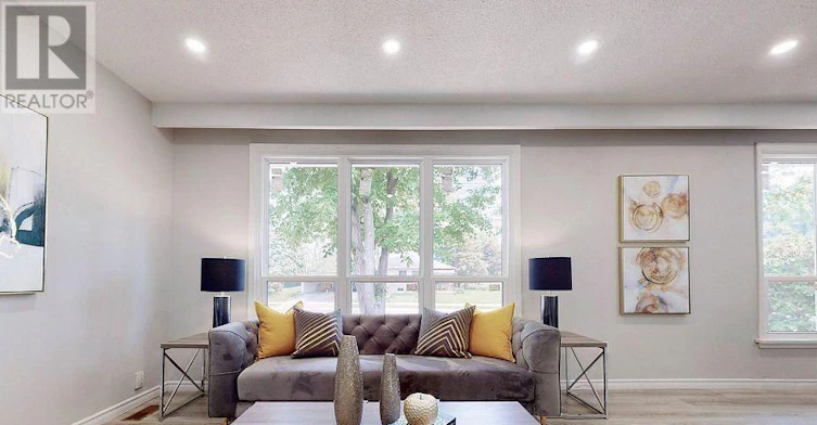 105 Main ) Aurora Heights Drive, Aurora, ON, L4G 2X1 - 3