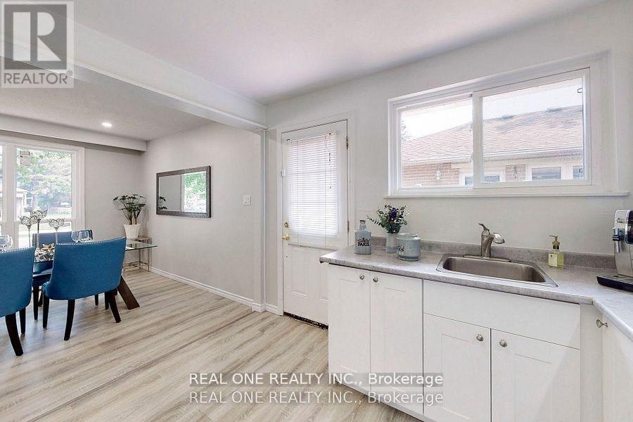 105 Main ) Aurora Heights Drive, Aurora, ON, L4G 2X1 - 7