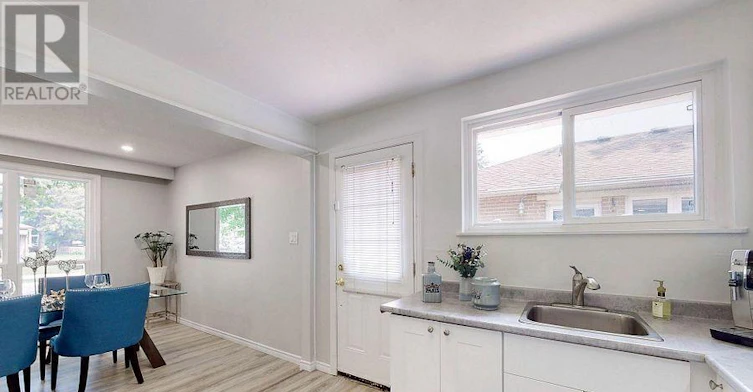 105 Main ) Aurora Heights Drive, Aurora, ON, L4G 2X1 - 7