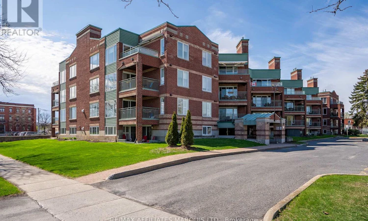 408-121 Water Street W