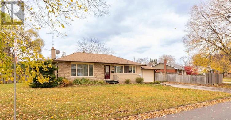1 Cherrylane Drive N, St. Catharines, ON, L2M 2H7 - 2