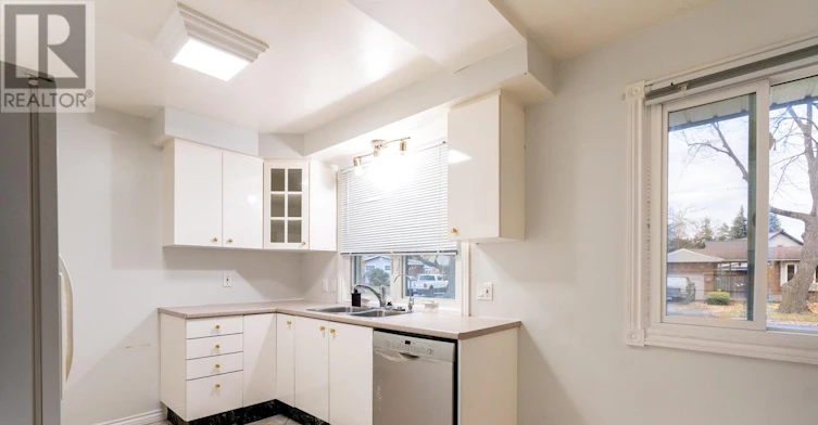 1 Cherrylane Drive N, St. Catharines, ON, L2M 2H7 - 3