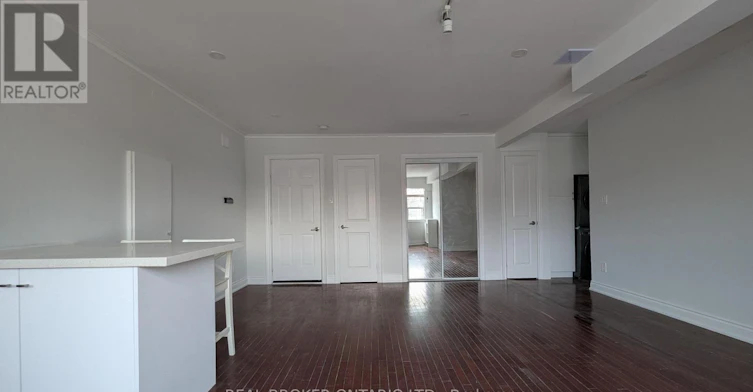 2-2209 Gerrard Street E, Toronto, ON, M4E 2V9