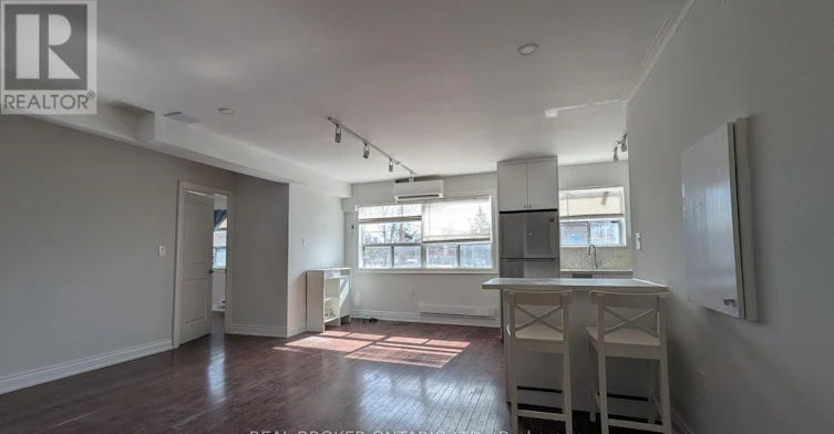 2-2209 Gerrard Street E, Toronto, ON, M4E 2V9 - 2