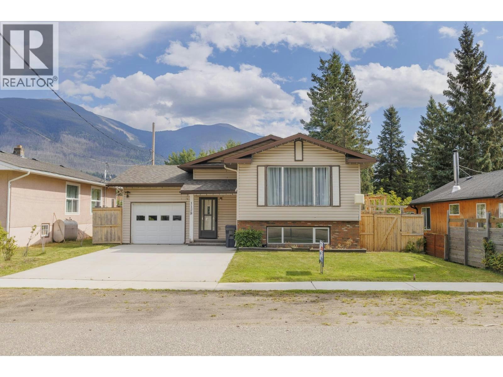 1128 3rd Avenue, McBride, BC, V0J 2E0