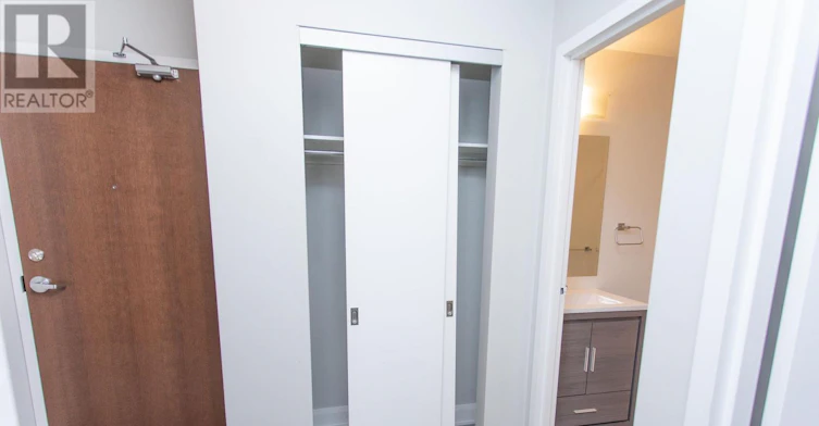 202-686 Bathurst Street, Toronto, ON, M5S 2R3 - 8