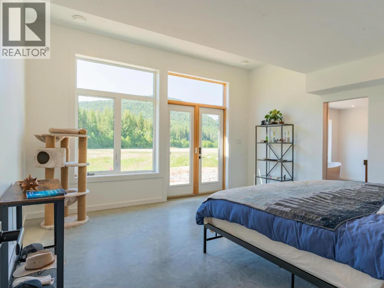 2335 Pass Creek Road, Castlegar, BC, V1N 4T4 - 39