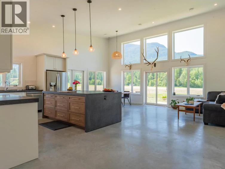 2335 Pass Creek Road, Castlegar, BC, V1N 4T4 - 20