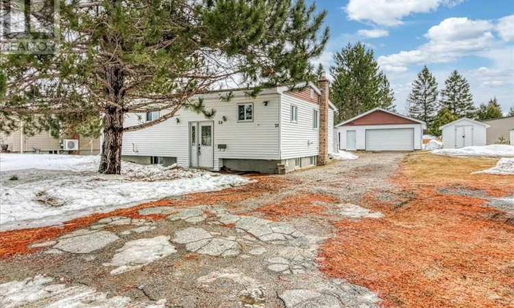 29 Arlington Drive E