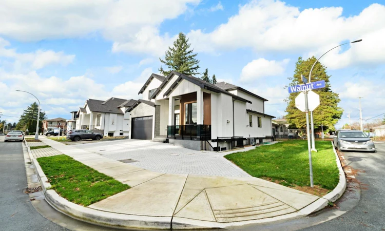 33995 Walnut Avenue