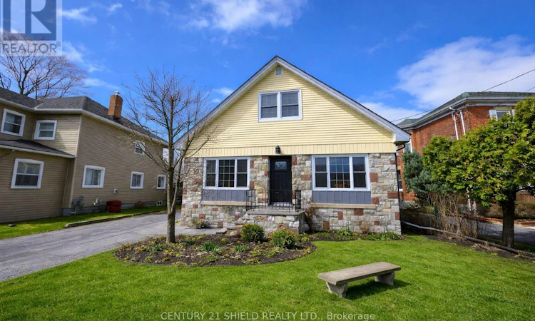 114 Gloucester Street N