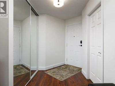 202-1055 Lawrence Avenue - 3