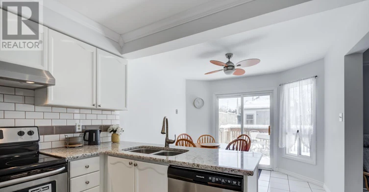 913 Dyer Court, Oshawa, ON, L1K 1V9 - 9