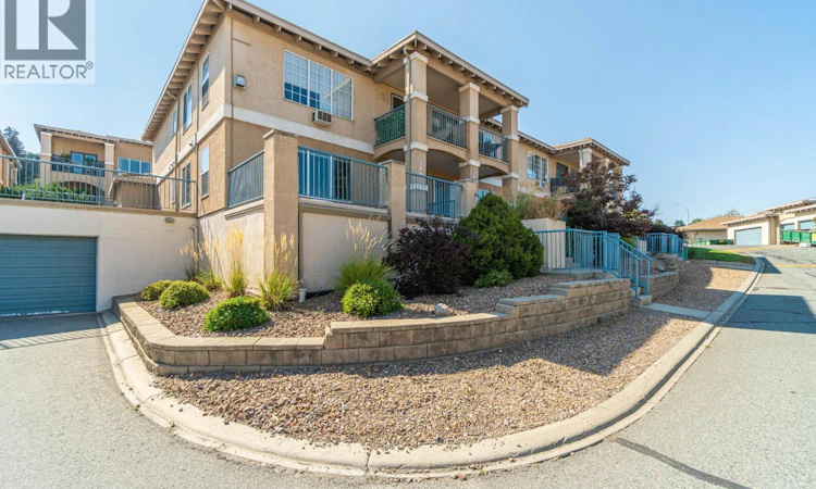 204-875 Sahali Terrace