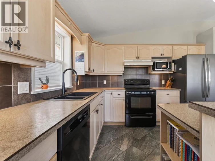 3181 SE 8 Avenue, Salmon Arm, BC, V1E 1S1 - 15