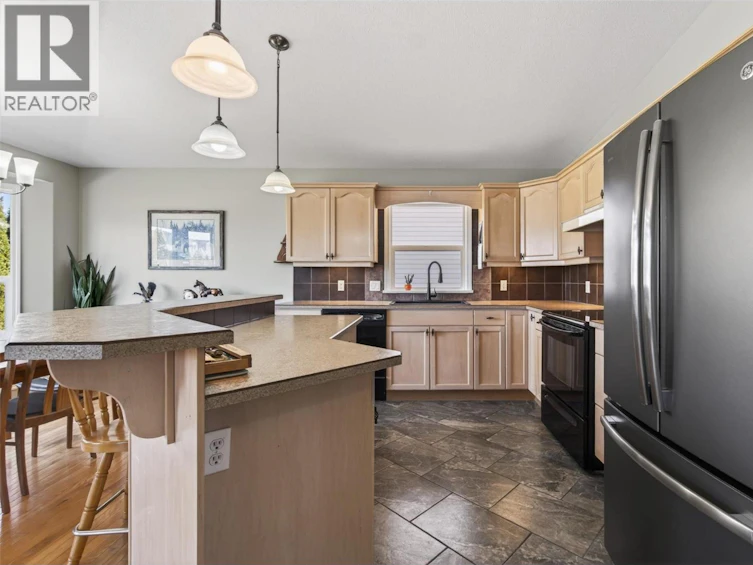 3181 SE 8 Avenue, Salmon Arm, BC, V1E 1S1 - 2