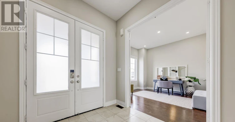 60 Match Point Court, Aurora, ON, L4G 3J1 - 2