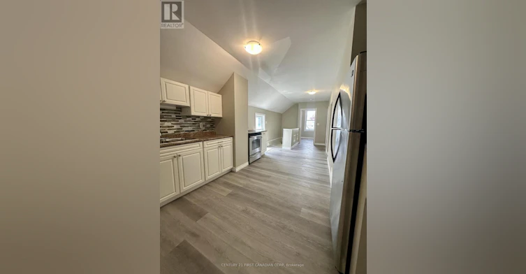 UPPER-35 Inkerman Street, St. Thomas, ON, N5P 3E9 - 3