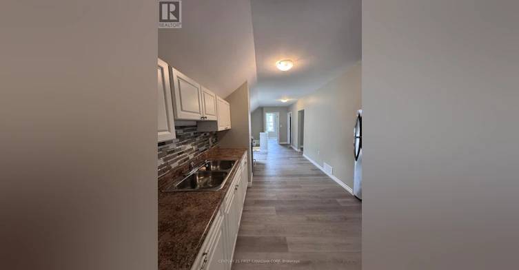 UPPER-35 Inkerman Street, St. Thomas, ON, N5P 3E9 - 2