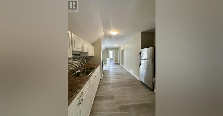 UPPER-35 Inkerman Street, St. Thomas, ON, N5P 3E9 - 2