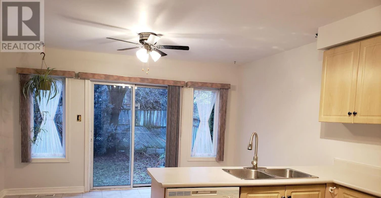 5 Brecken Drive, Georgina, ON, L4P 4A3 - 5