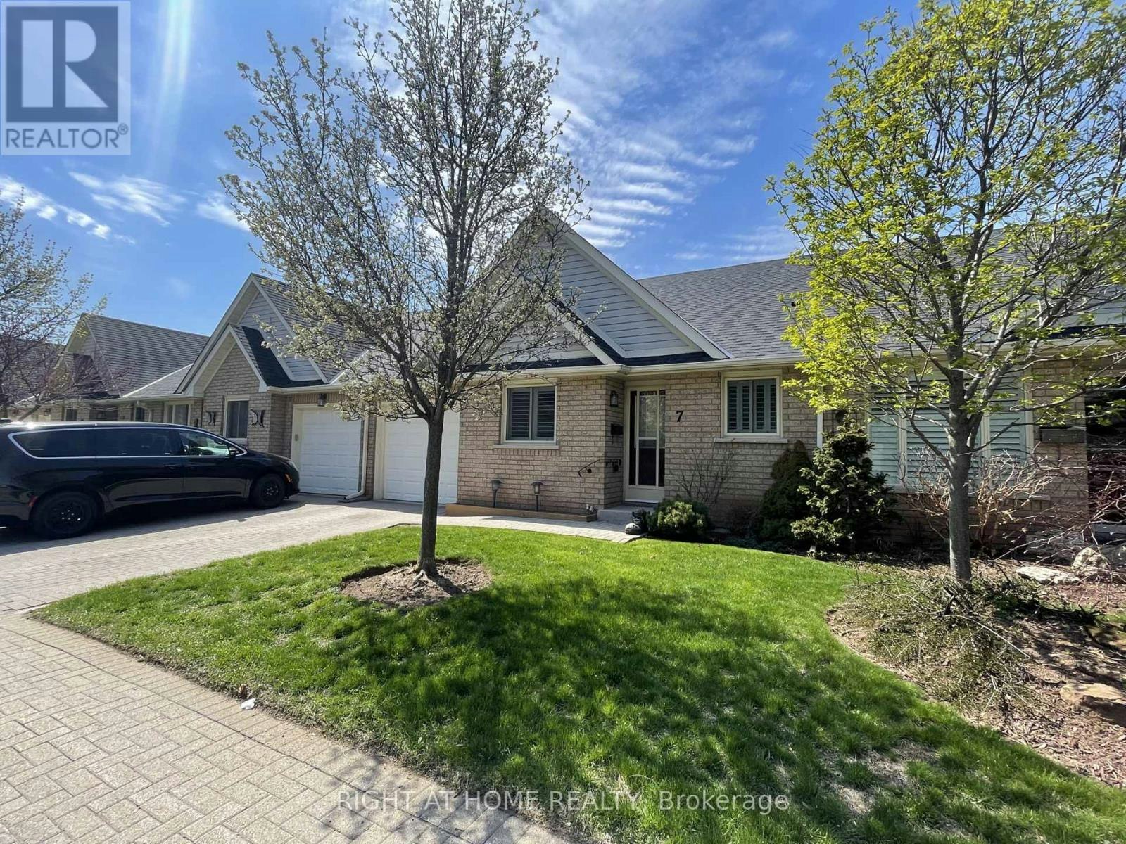 7-165 Main Street E, Grimsby, ON, L3M 1P2