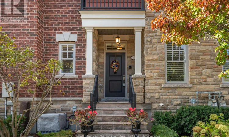 10-2061 Maria Street