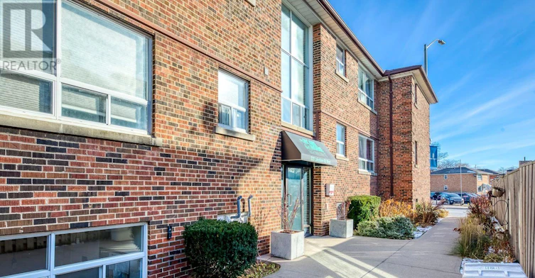 1-322 Lakeshore Road W, Mississauga, ON, L5H 1G8 - 2